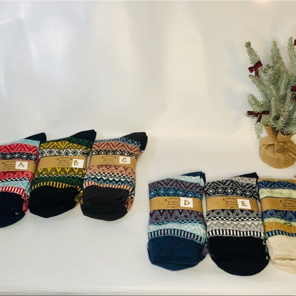🎉 Adorable Wool Blend Winter Socks - Picture 2 of 7